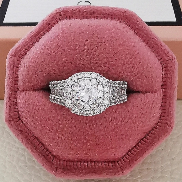 New Classic Big Shine Round Diamond Wedding Ring - Picture 3 of 4